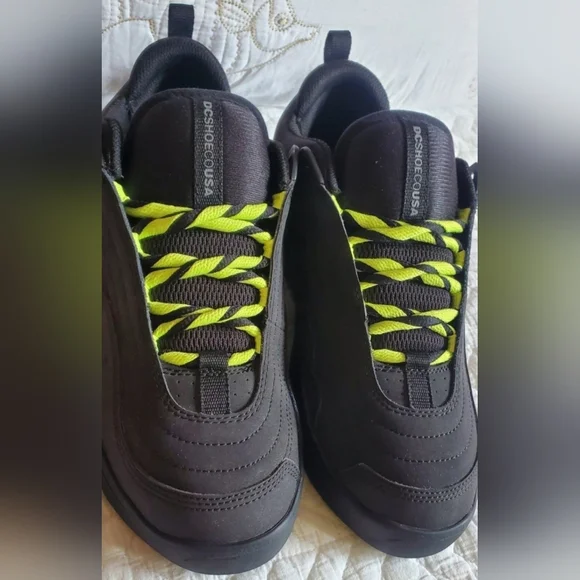 DC Williams Slims W/Lite Reflective Heel, Absolutely Like New Condition! Mens 10 - Picture 2 of 11